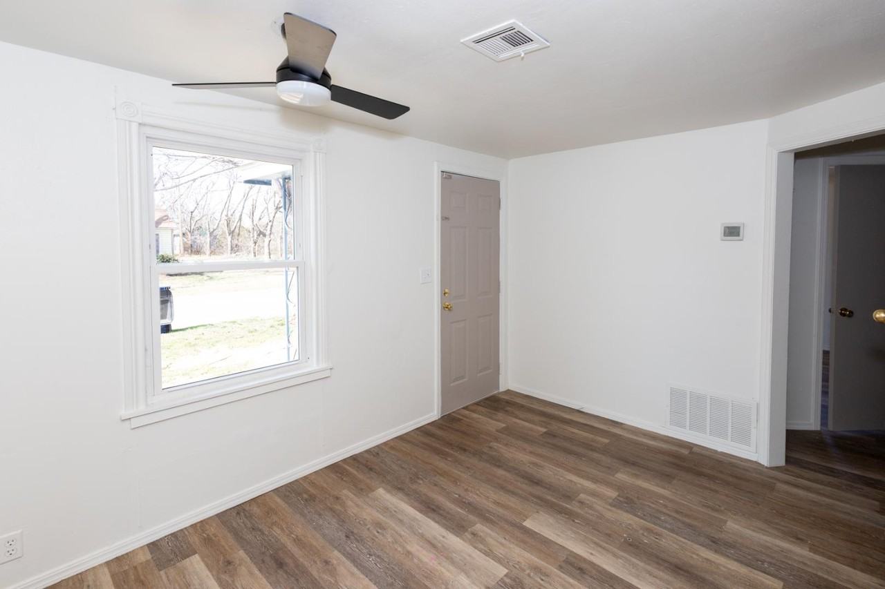 1106 N 5th St - Photo 3 of 15