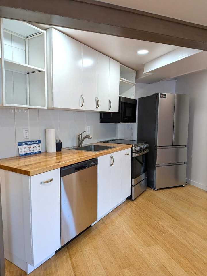 1221 Toledo St - Photo 2 of 11