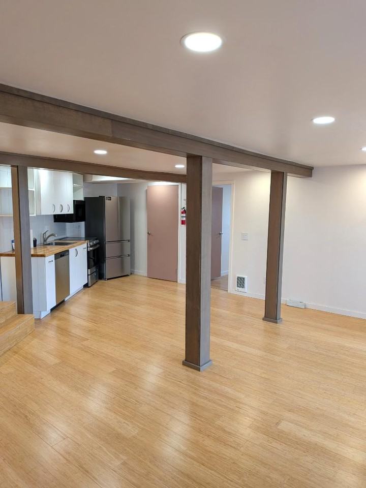 1221 Toledo St - Photo 3 of 11