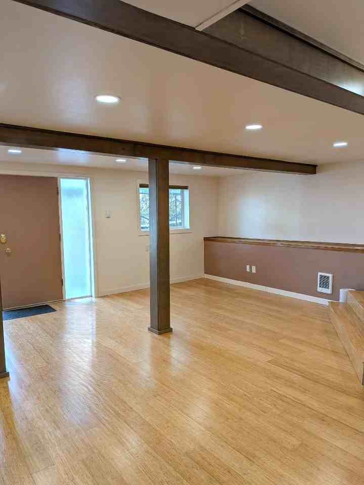 1221 Toledo St - Photo 5 of 11