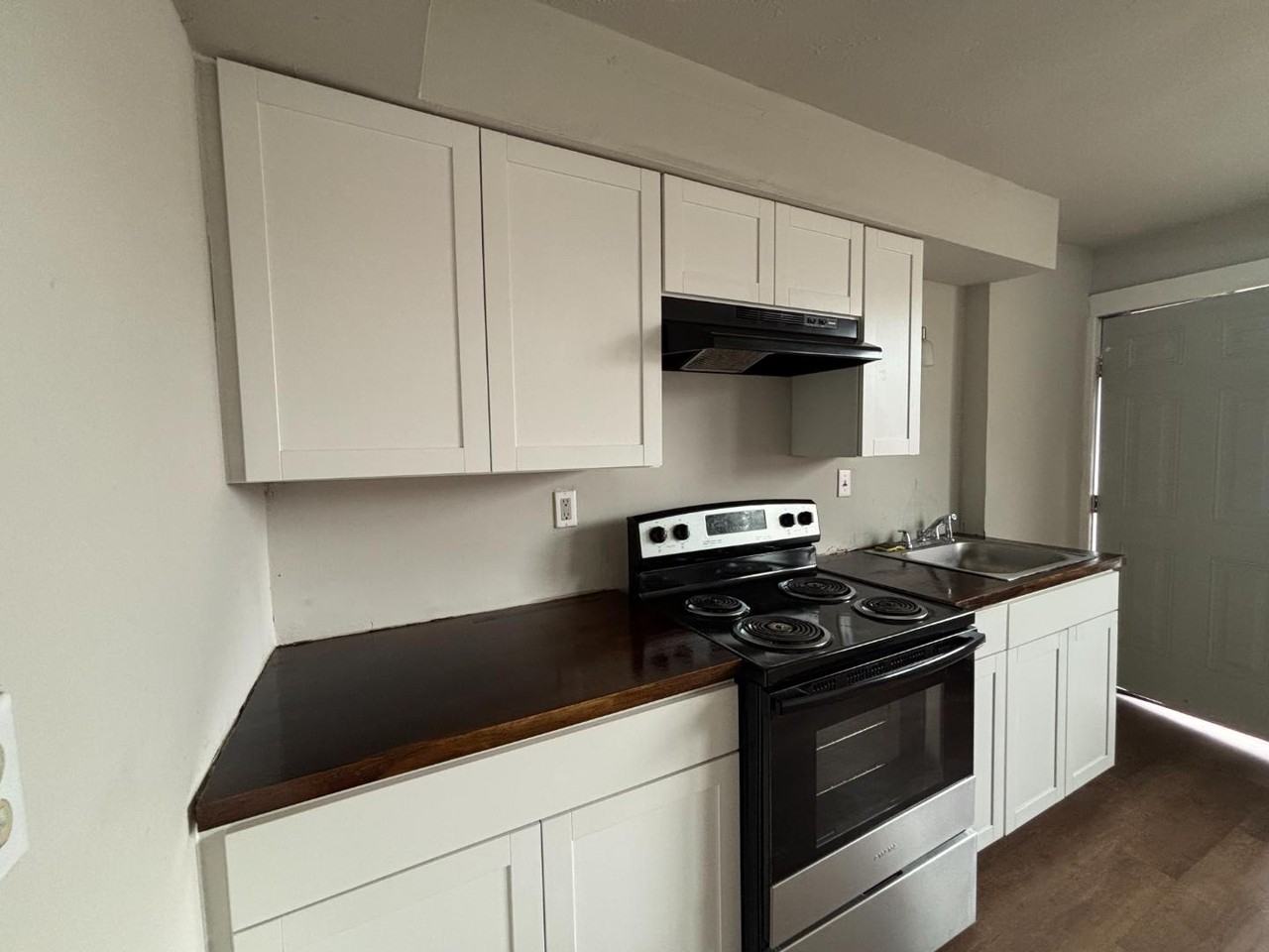 656 Dr Martin Luther King Jr Blvd - Photo 3 of 10