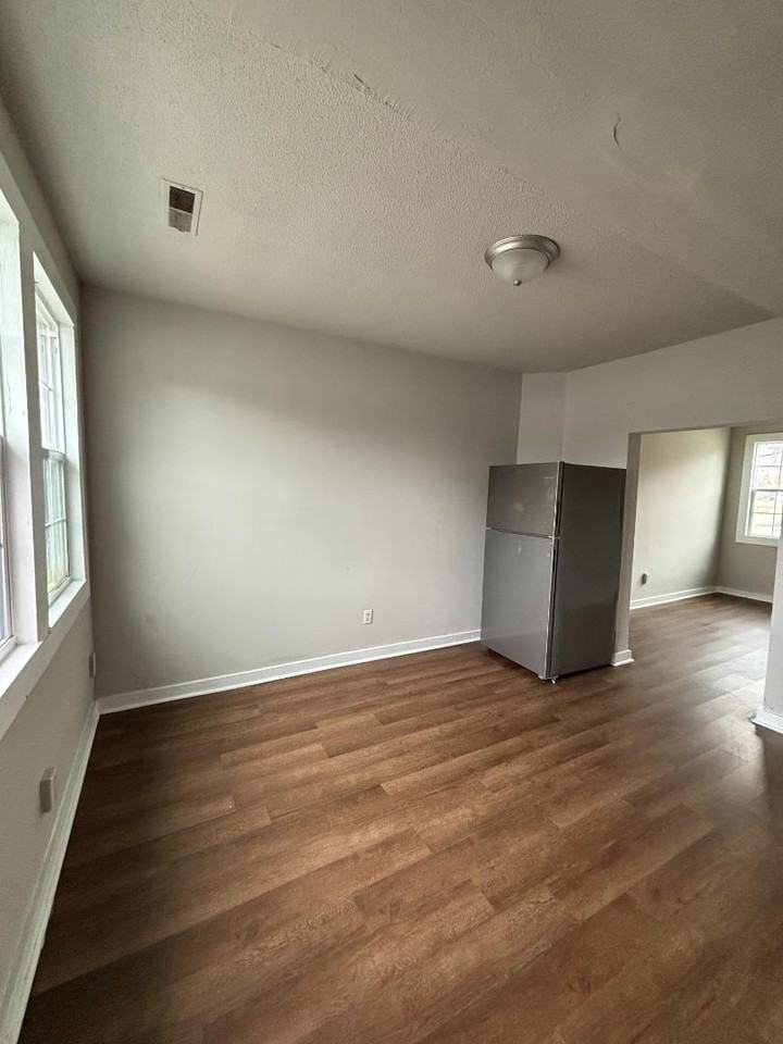 656 Dr Martin Luther King Jr Blvd - Photo 4 of 10