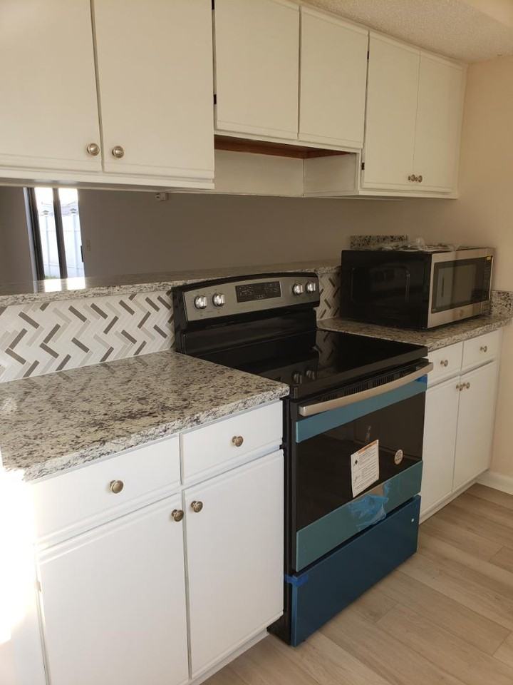 10709 Meadow Lea Cir W - Photo 3 of 13