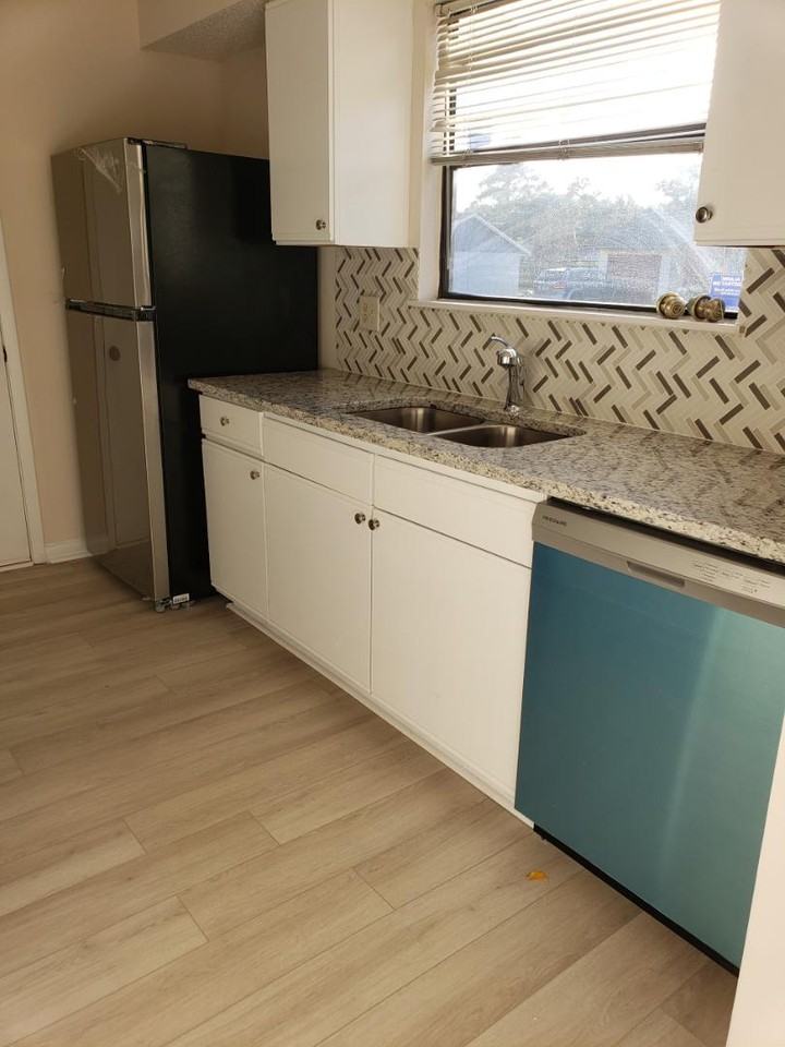 10709 Meadow Lea Cir W - Photo 5 of 13