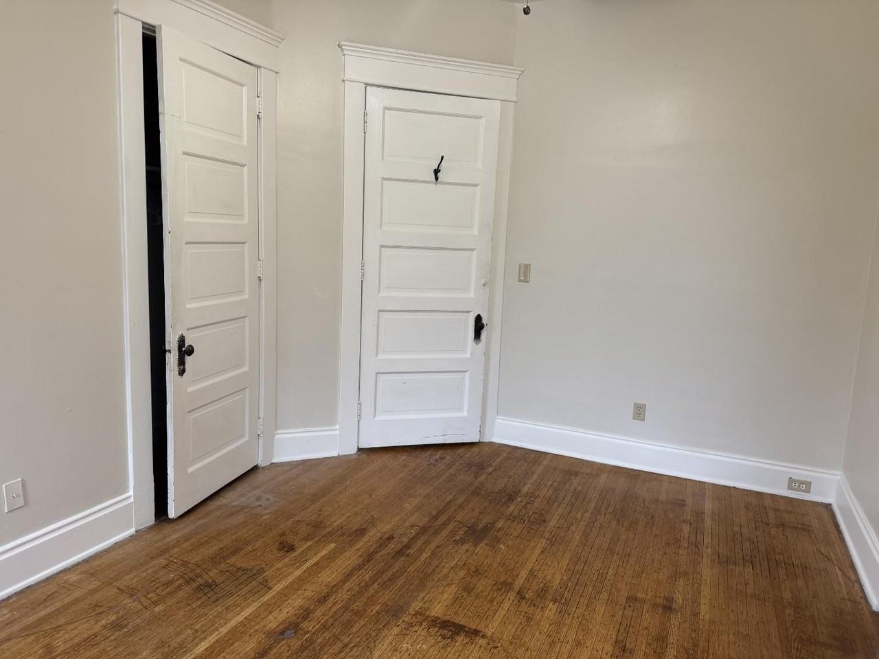 1322 E Spring St - Photo 3 of 8