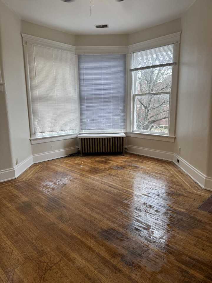 1322 E Spring St - Photo 4 of 8