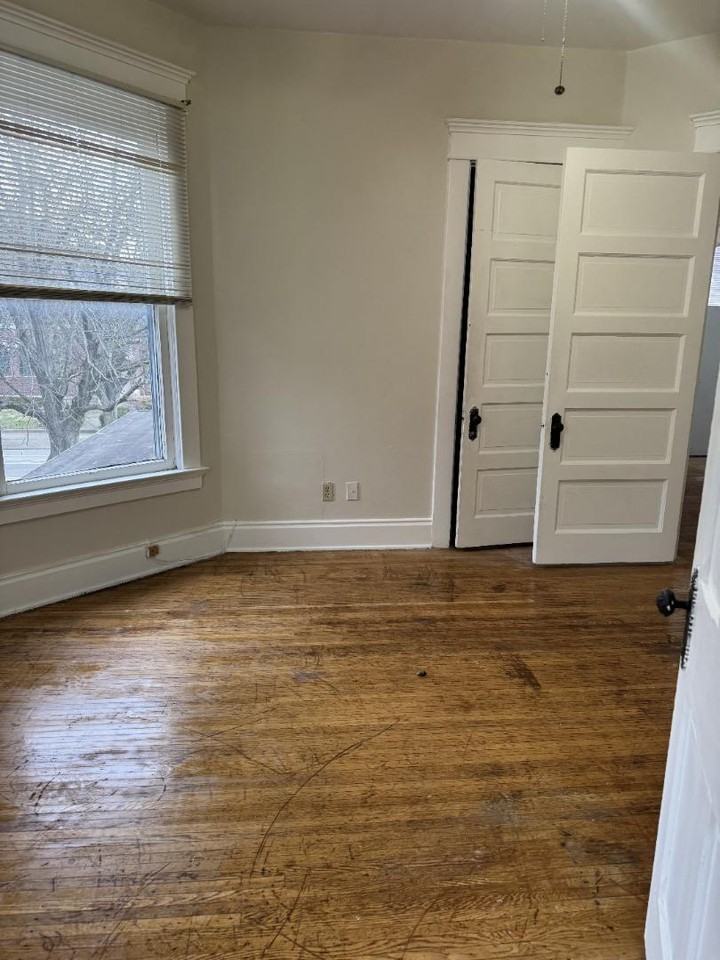 1322 E Spring St - Photo 7 of 8