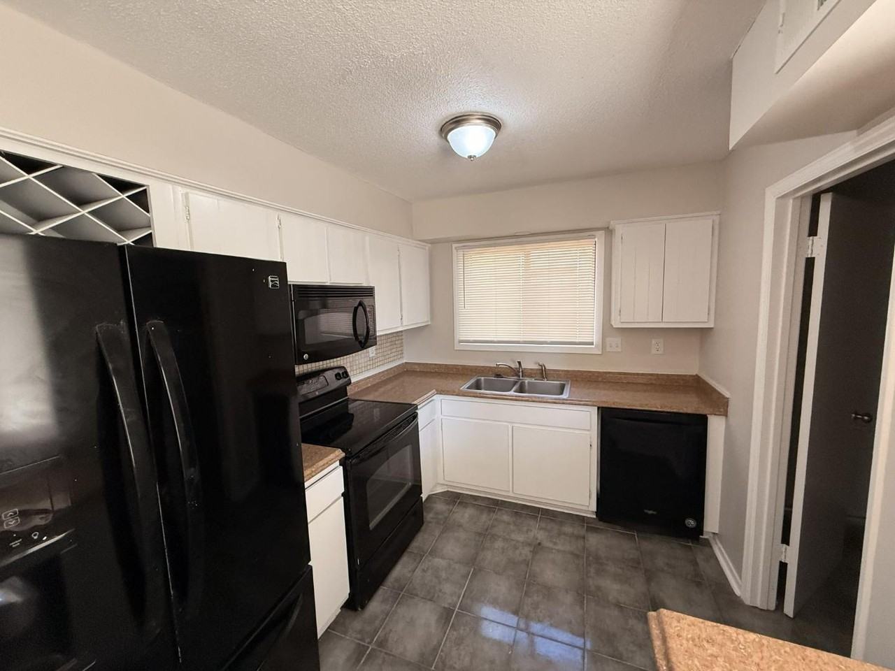 2150 Tramway Pl - Photo 5 of 12