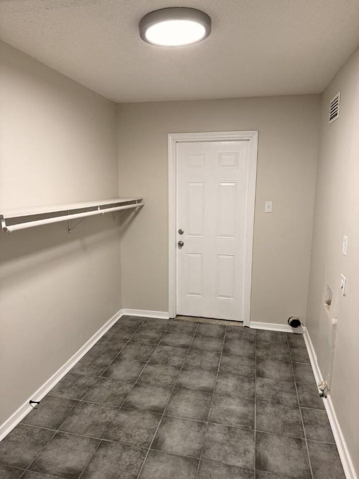 2150 Tramway Pl - Photo 7 of 11