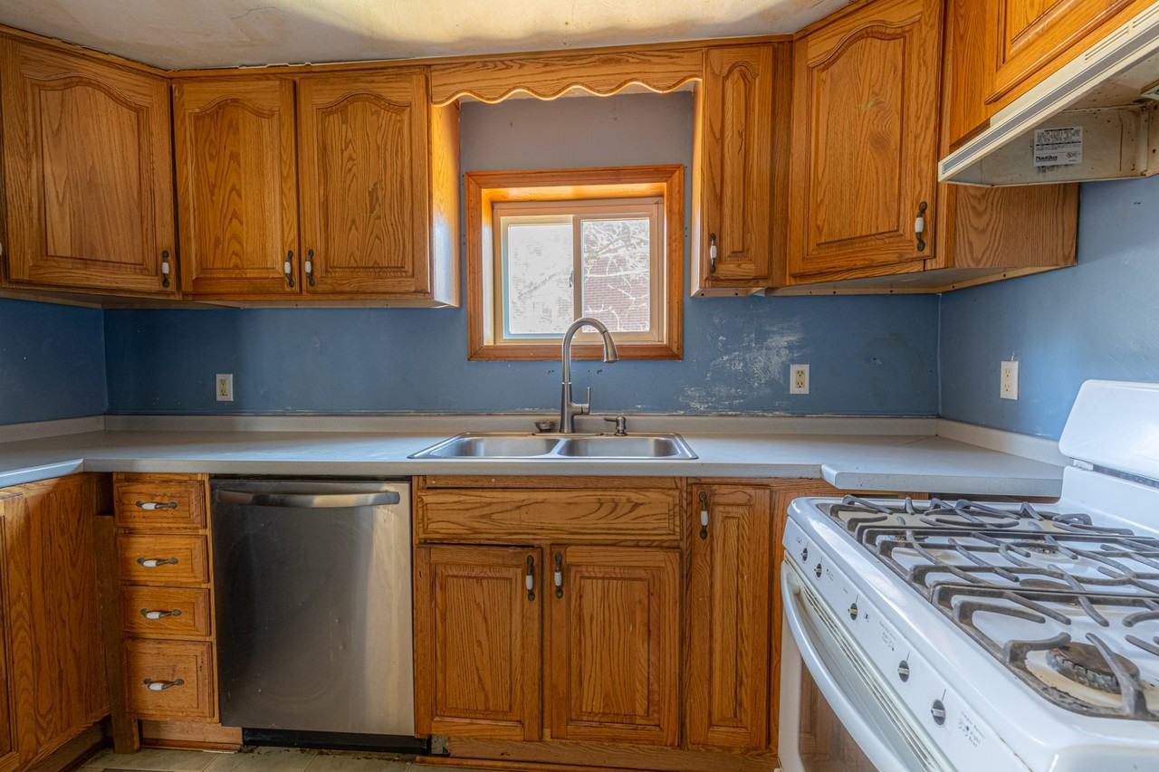 587 Stephens St #1 - Photo 4 of 45