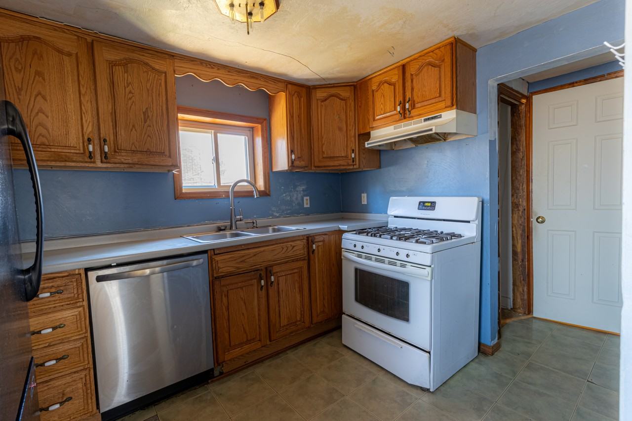 587 Stephens St #1 - Photo 5 of 45