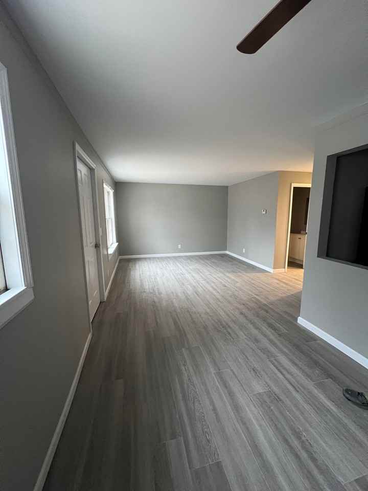 422 E Mill St #B - Photo 2 of 11