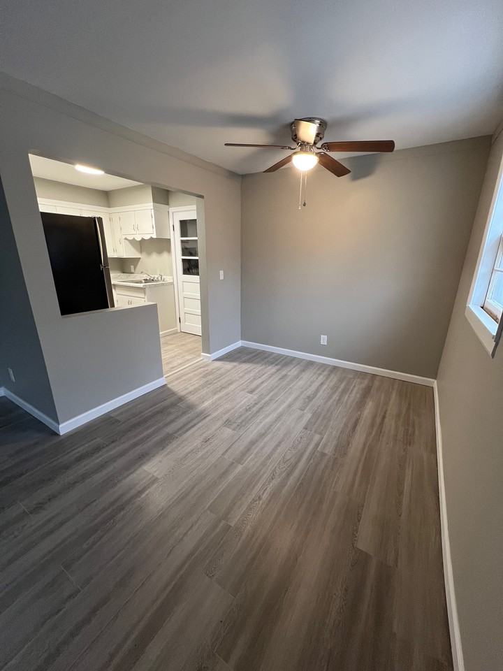 422 E Mill St #B - Photo 4 of 11