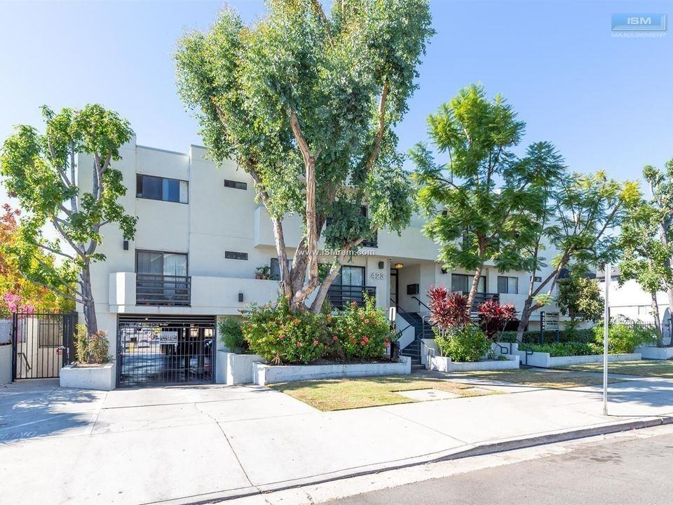 Oxford Court Apartments - Photo 2 of 22