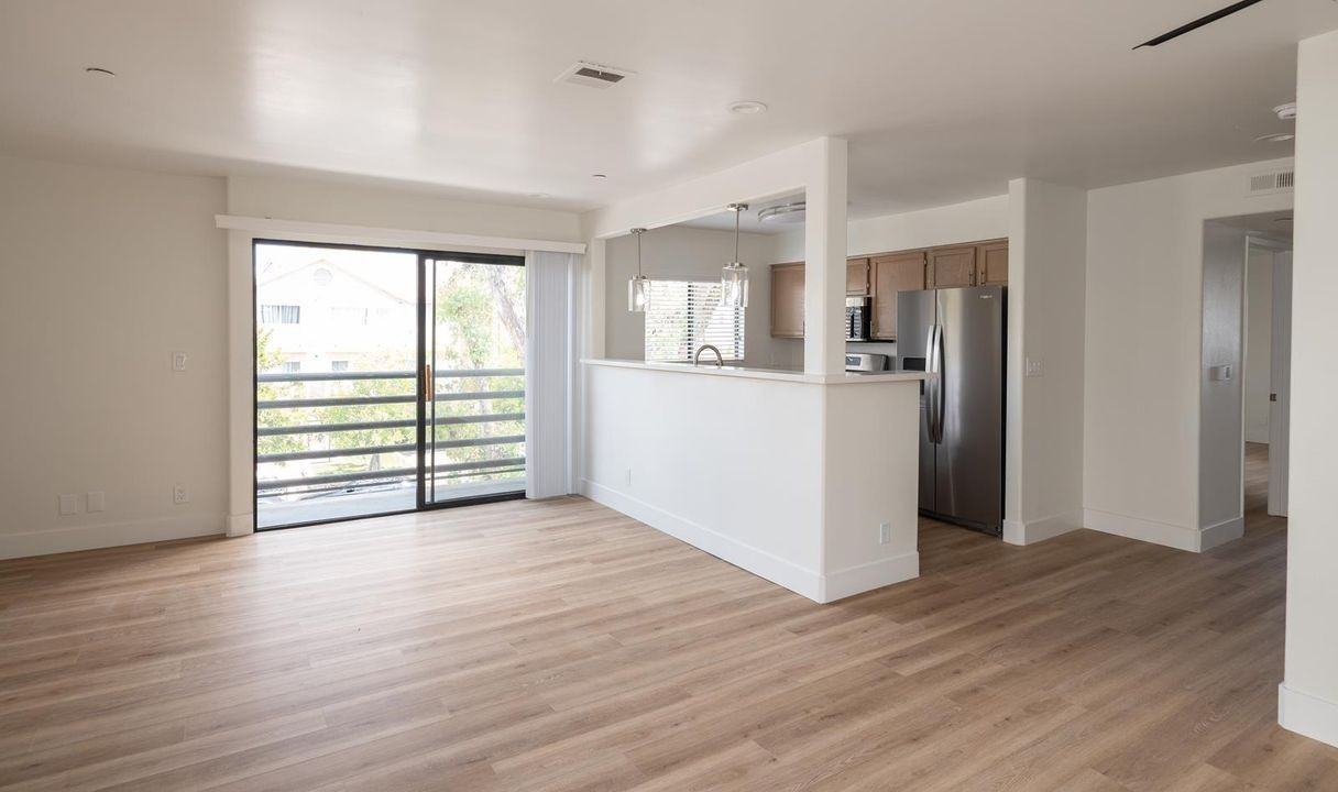 Oxford Court Apartments - Photo 4 of 22