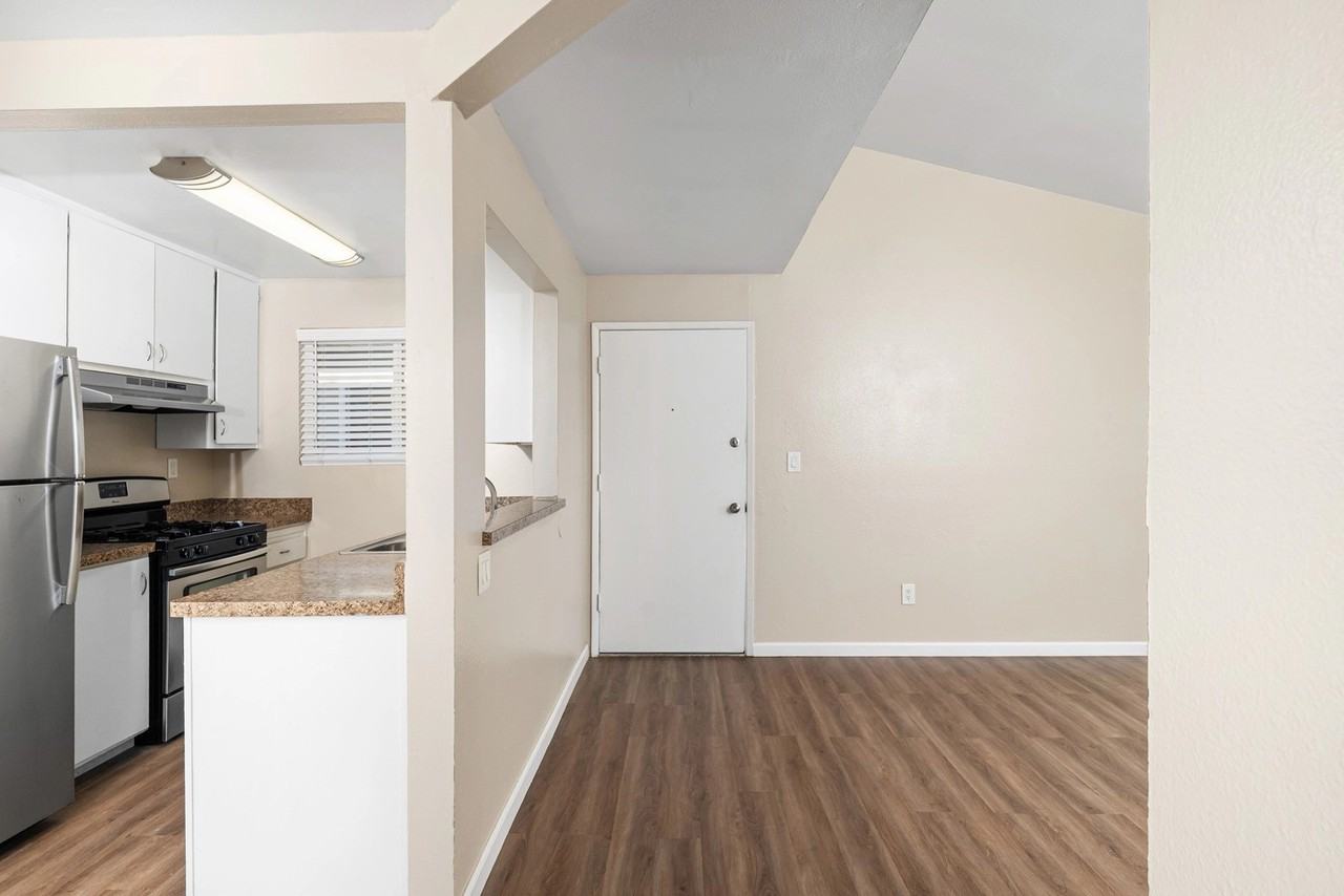 Menlo Pointe - Photo 4 of 47