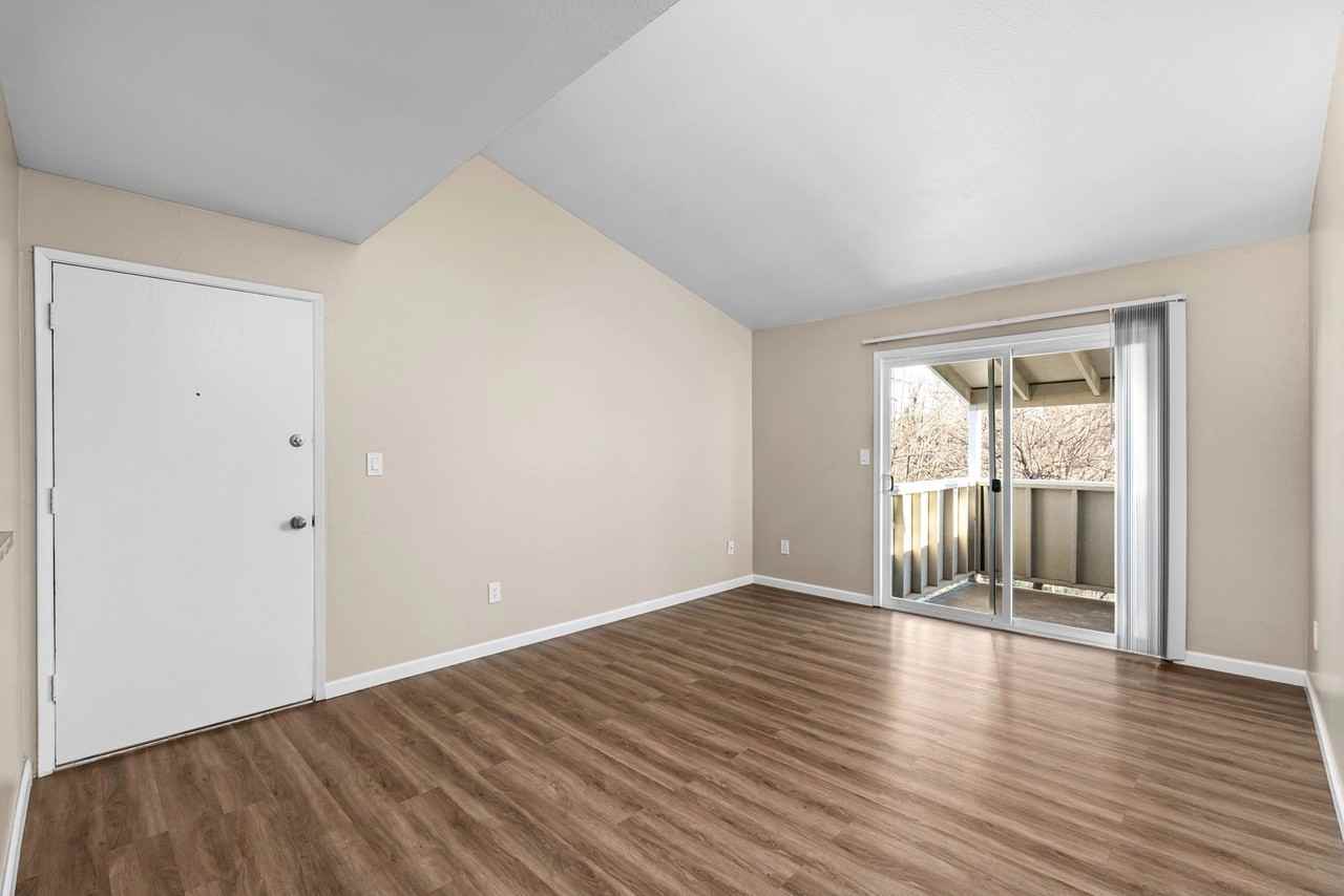 Menlo Pointe - Photo 7 of 47