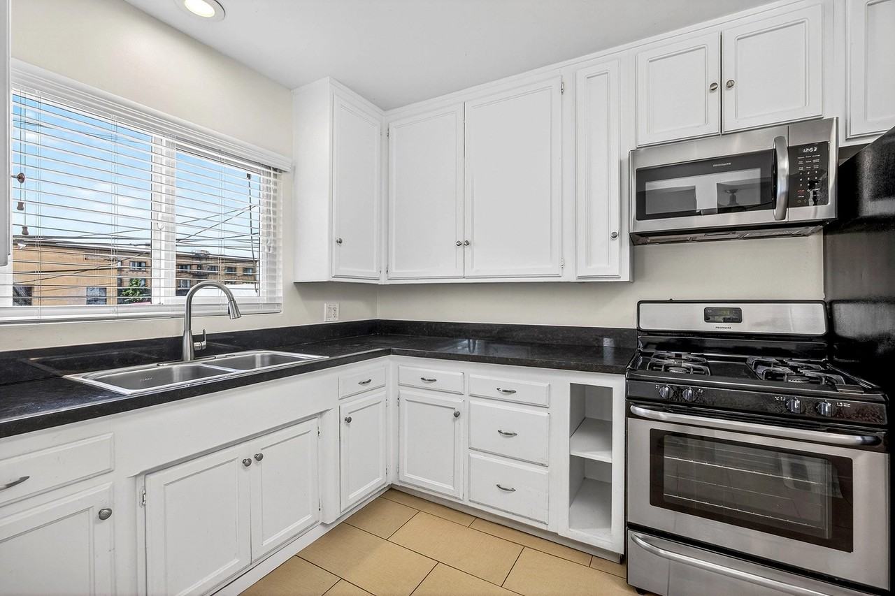 Oxford Apartments - Photo 7 of 29