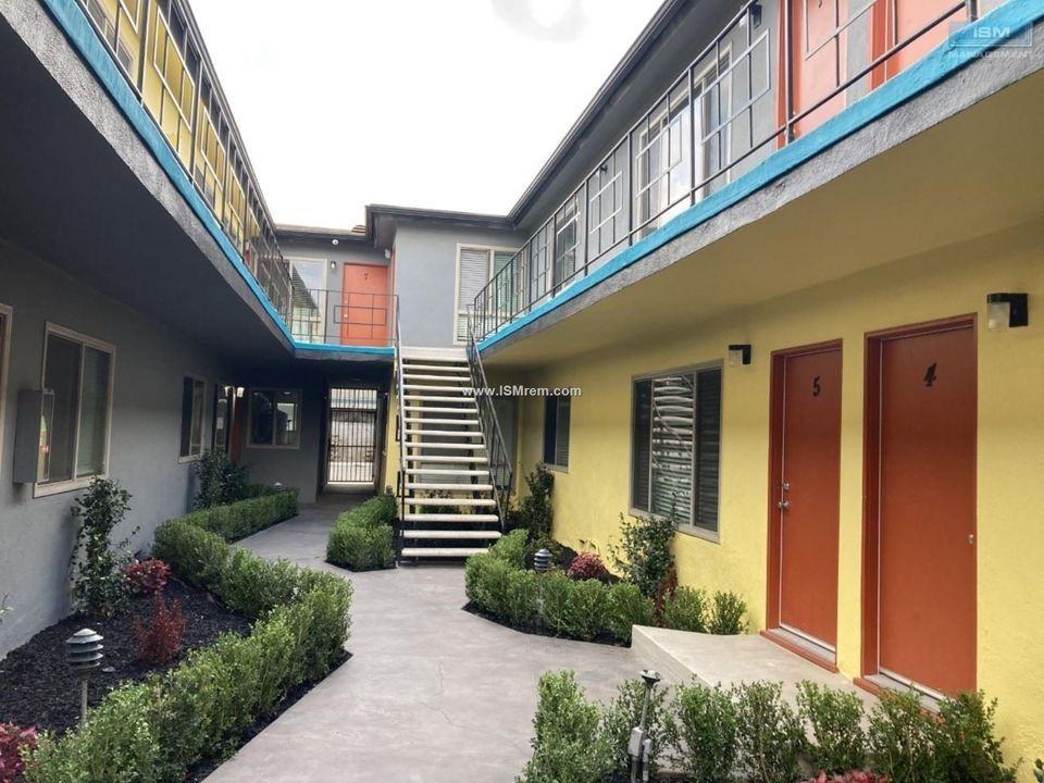 1222 W. 39th - Photo 3 of 50