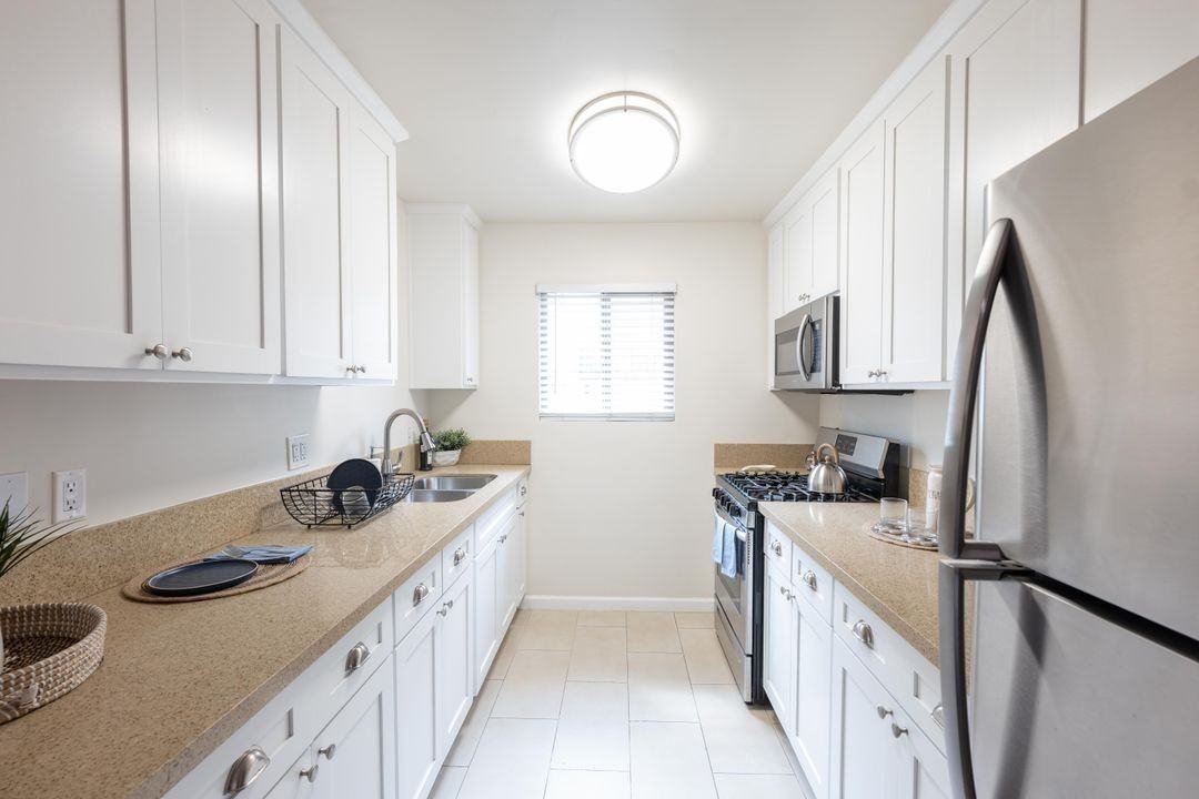 1222 W. 39th - Photo 5 of 50