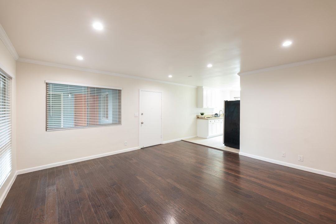 1222 W. 39th - Photo 7 of 50