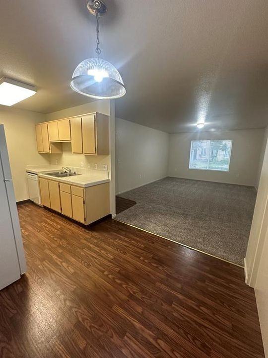 Della Tiara - Photo 2 of 4