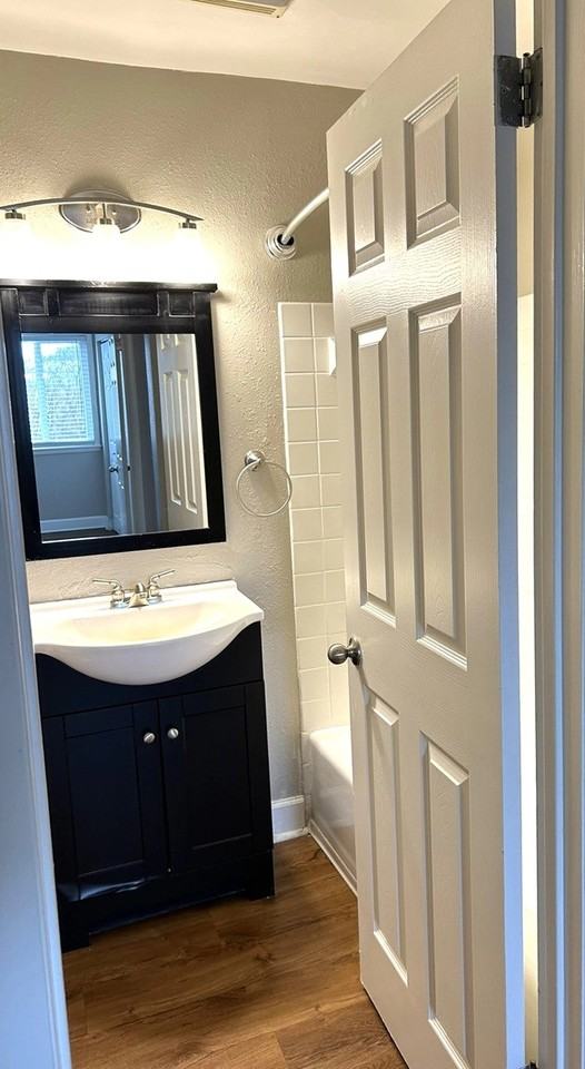 Colonial Village Apartments - Photo 7 of 50