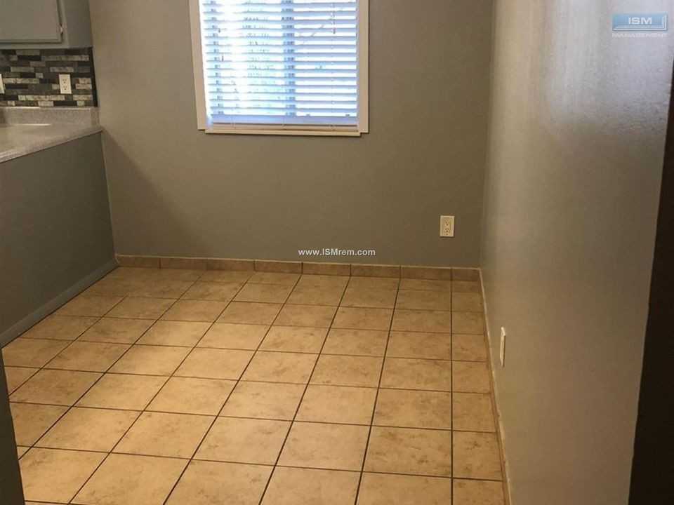 Willow Creek Apartments - Photo 5 of 13