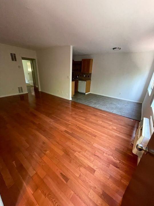 1034 N Martel Ave - Photo 3 of 50
