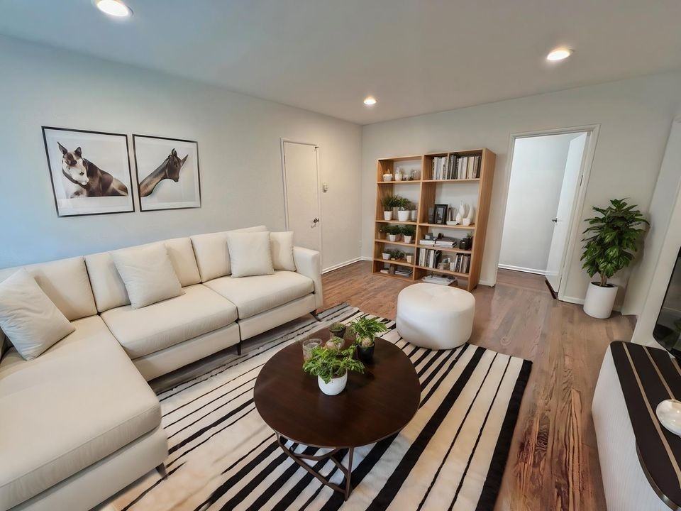 1051 S Wooster St - Photo 5 of 35