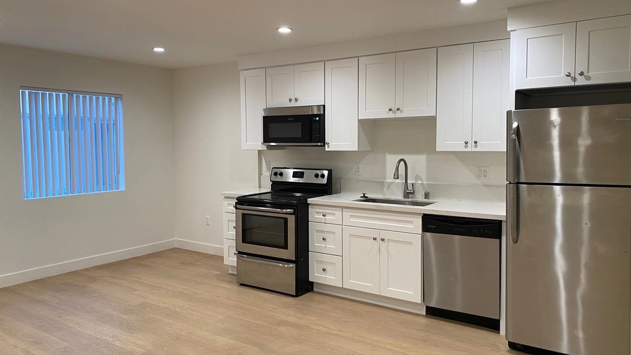 559 N. Normandie Ave - Photo 4 of 50