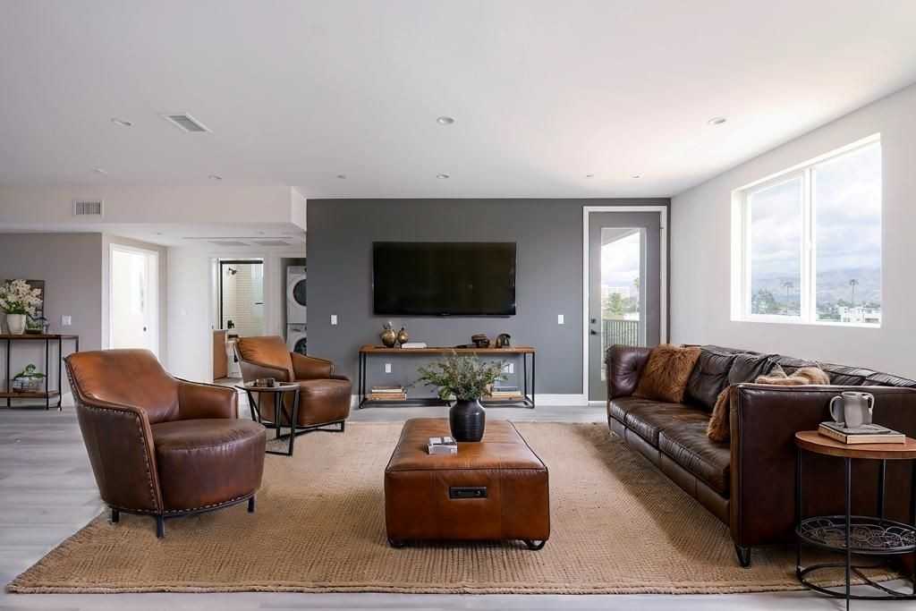 11155 Huston St - Photo 4 of 50