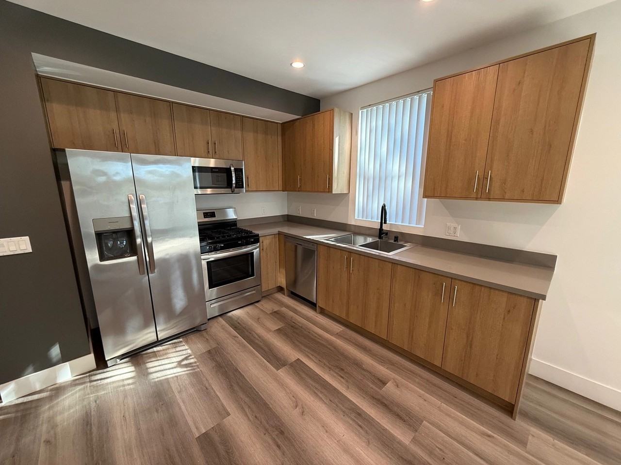 11155 Huston St - Photo 4 of 47