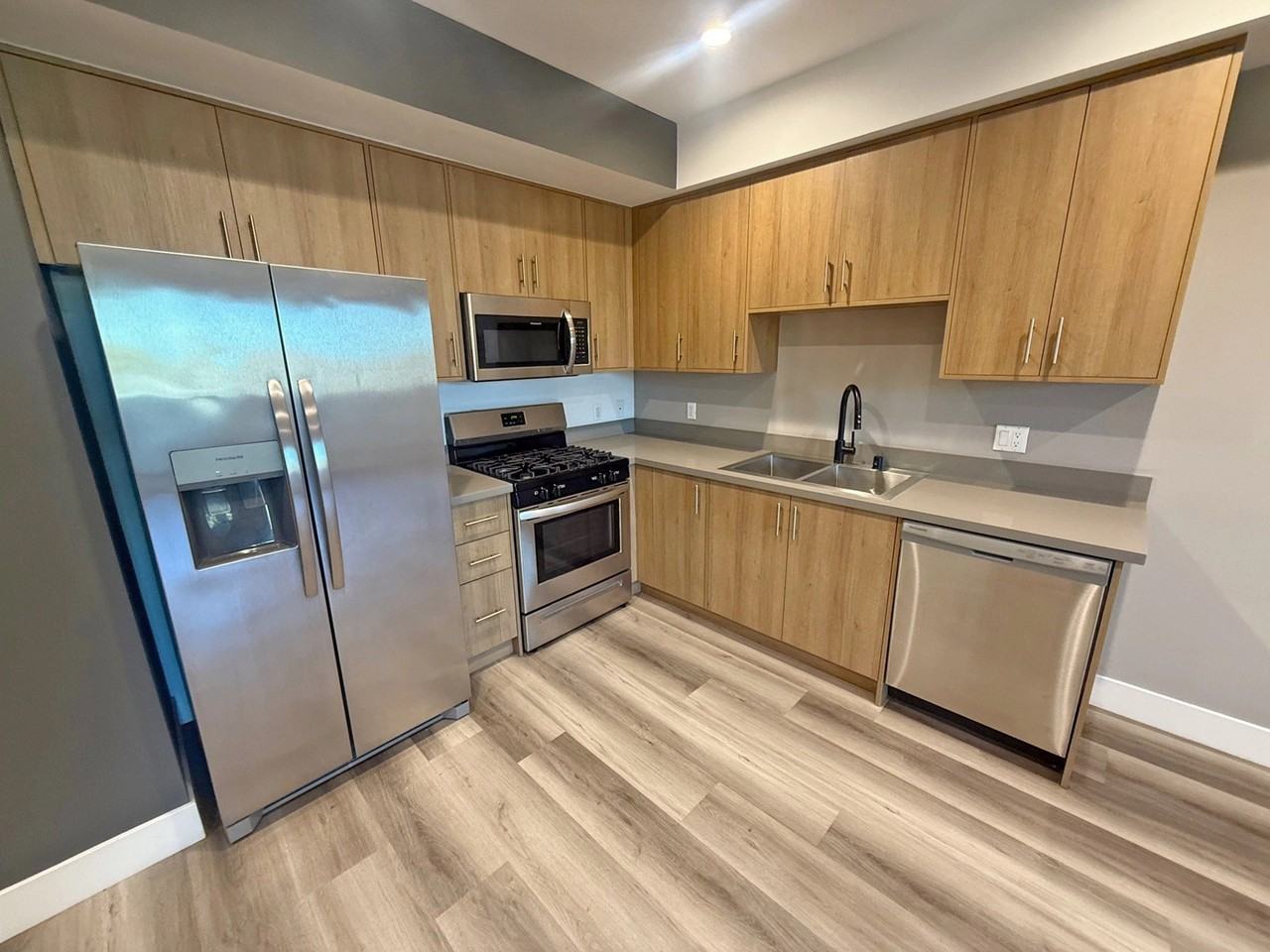 11155 Huston St - Photo 5 of 47