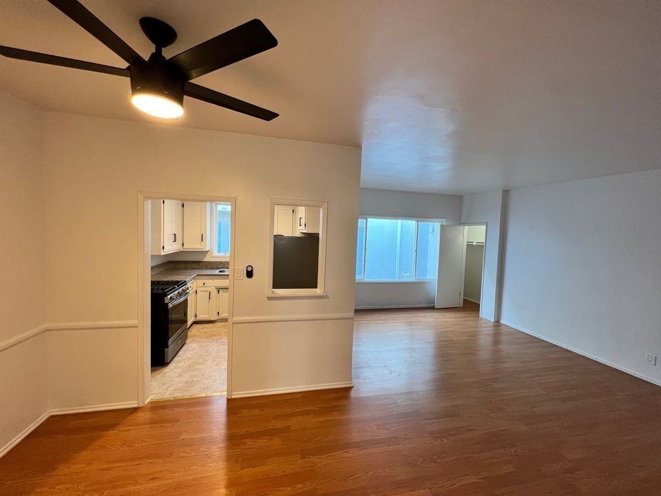 1130 S Clark Dr - Photo 7 of 36