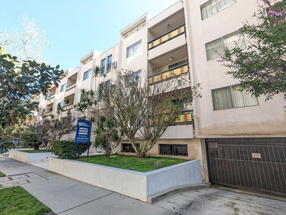 118 S Wetherly Dr - Photo 2 of 50