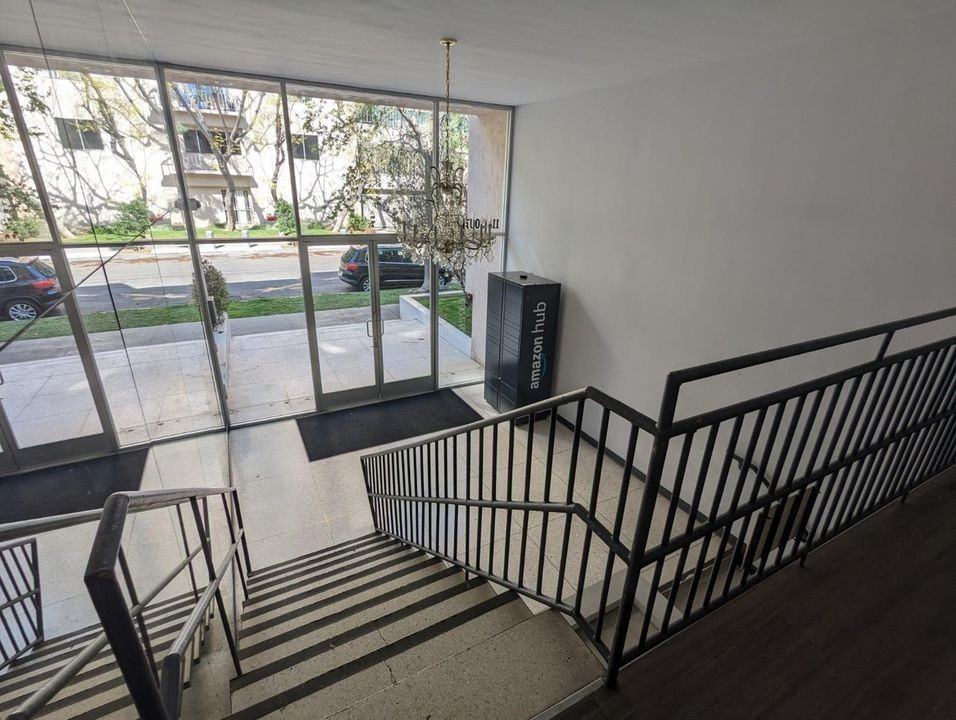 118 S Wetherly Dr - Photo 3 of 50