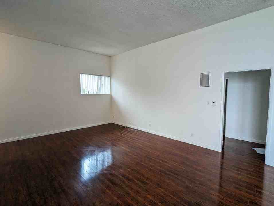 11936 Darlington Ave - Photo 5 of 50