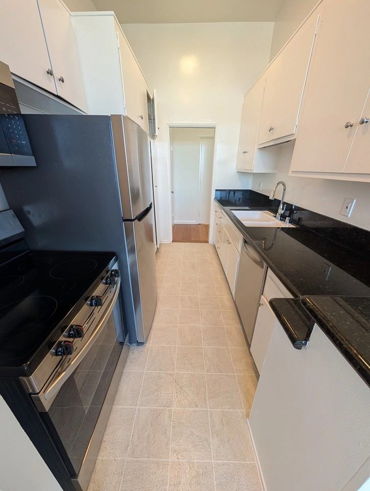 11936 Darlington Ave - Photo 4 of 50