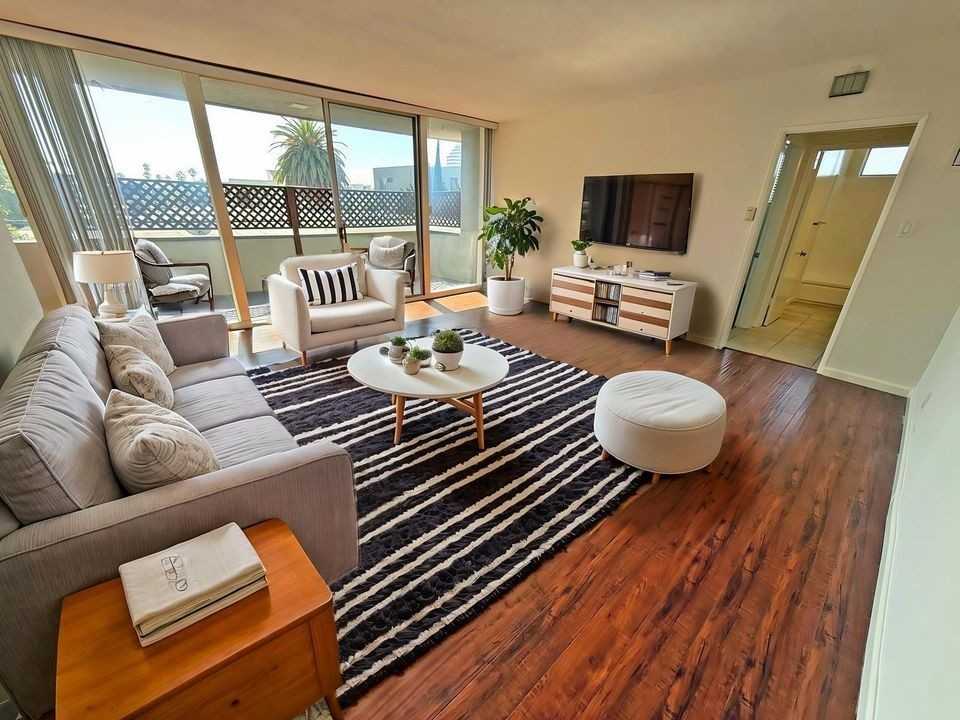 11936 Darlington Ave - Photo 3 of 50