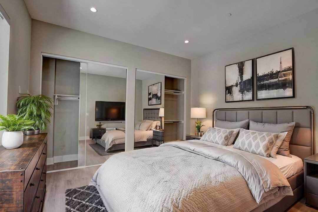 1210 S Corning St - Photo 5 of 27