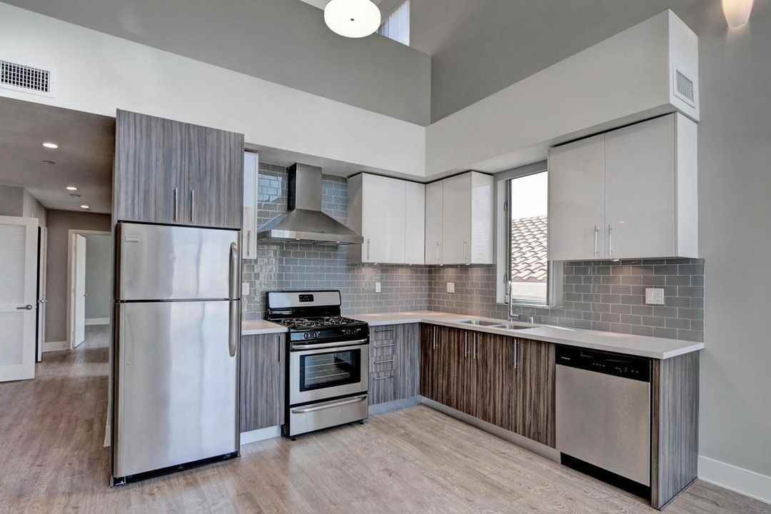1210 S Corning St - Photo 6 of 27