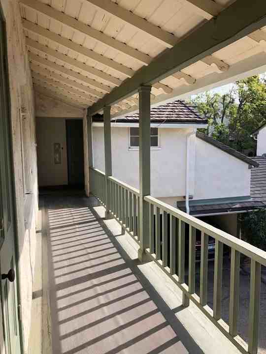1221 N Sweetzer Ave - Photo 4 of 36