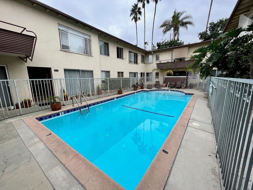 1263 N Hayworth - Photo 4 of 5