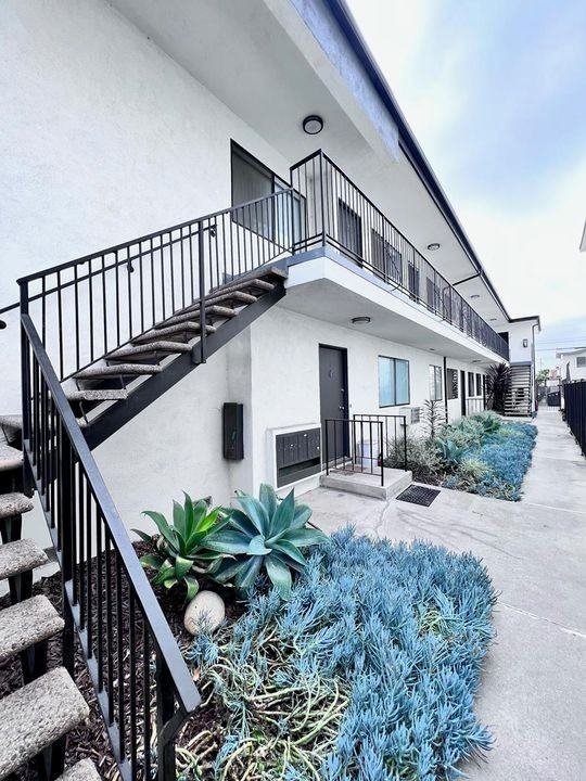 12716 Venice Blvd - Photo 2 of 44