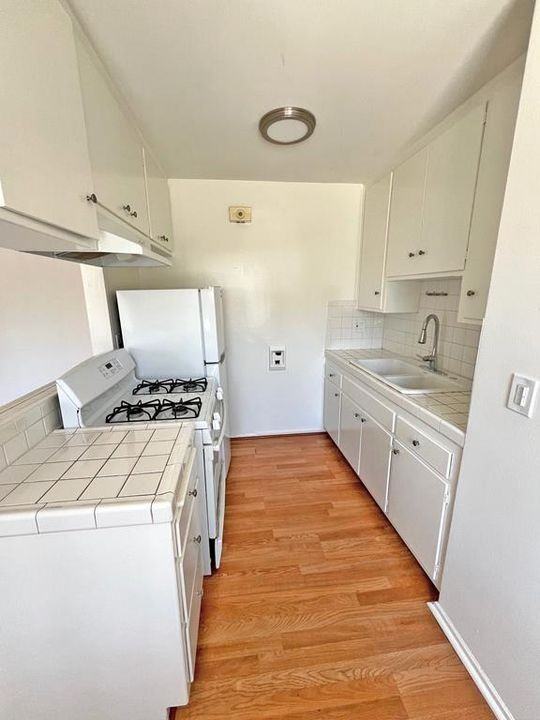 12716 Venice Blvd - Photo 5 of 44