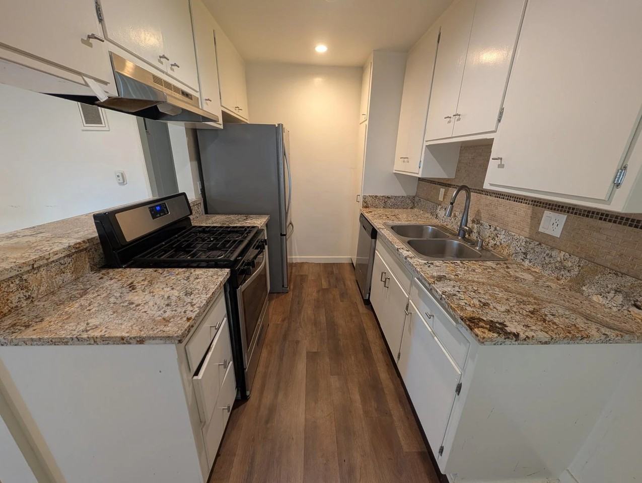 12716 Venice Blvd - Photo 4 of 50