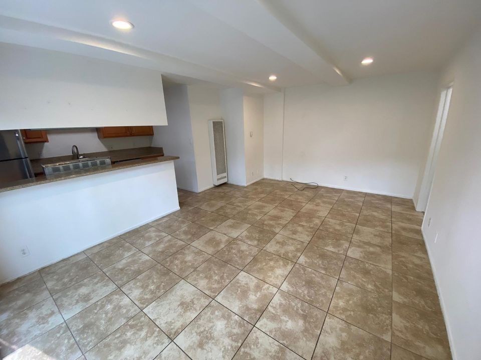 1318 Euclid St - Photo 7 of 50
