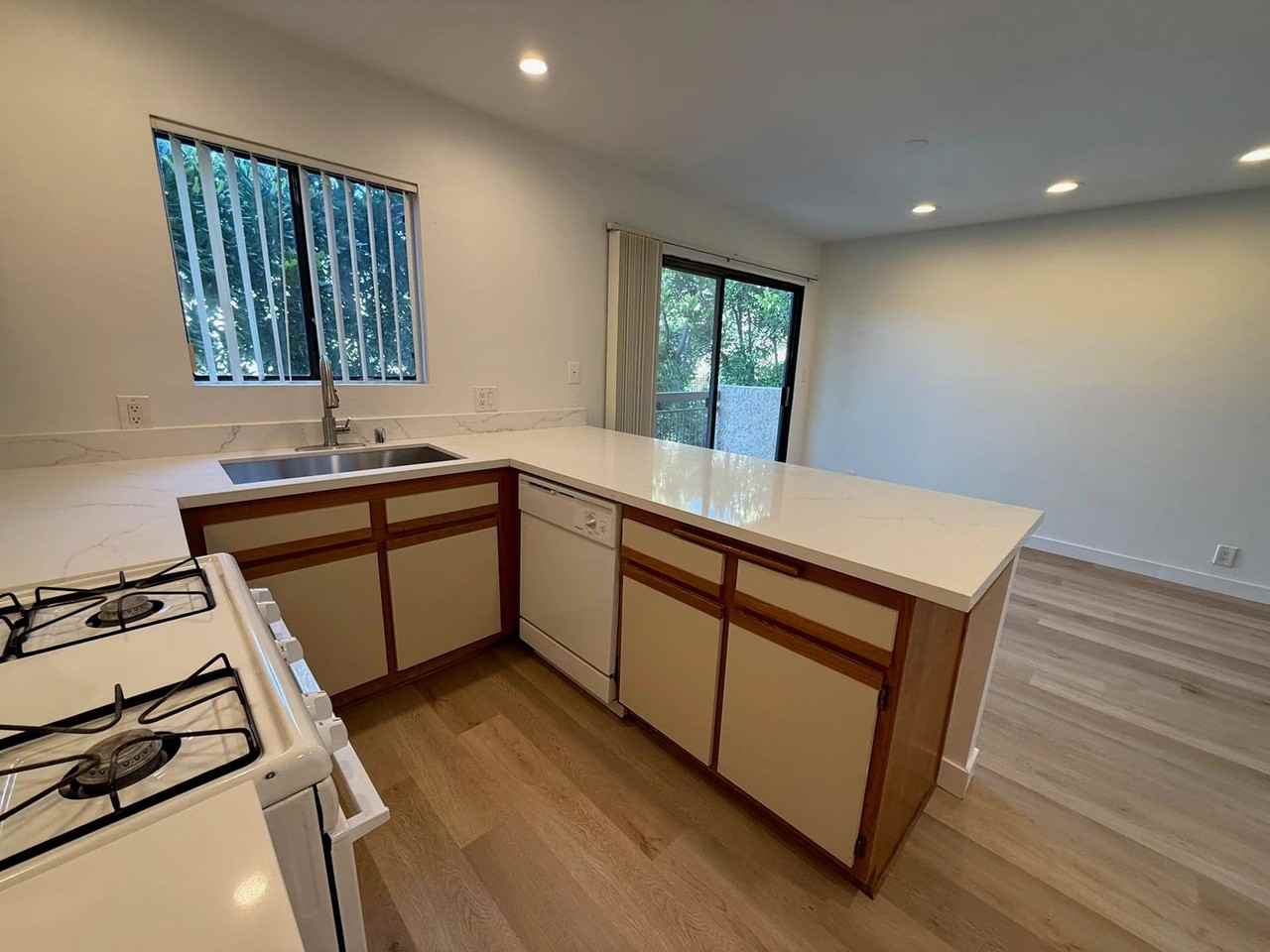 1321 N Vista St - Photo 4 of 50