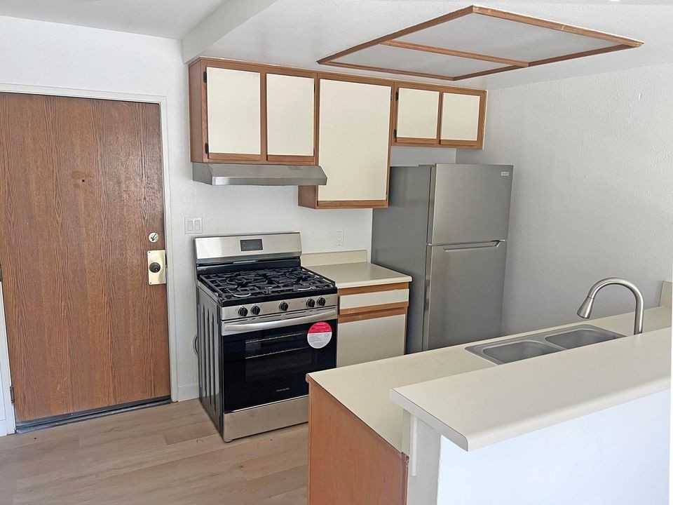 1321 N Vista St - Photo 7 of 50